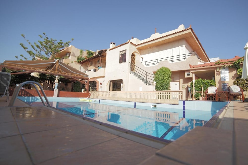 erato hotel