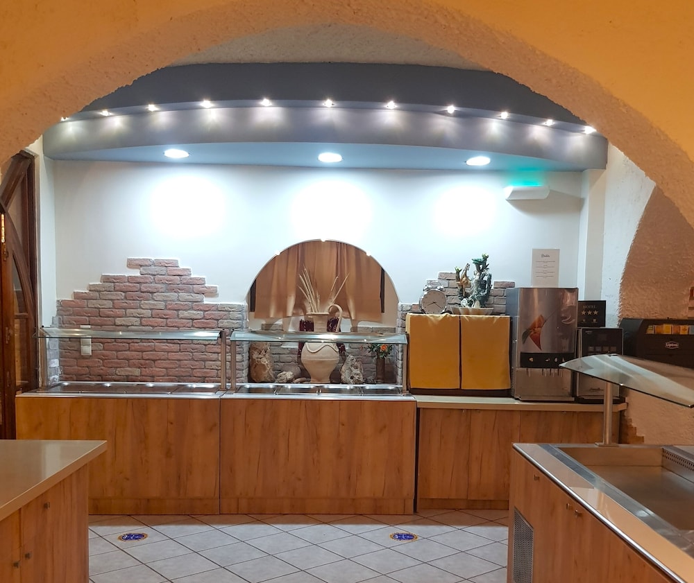 erato hotel
