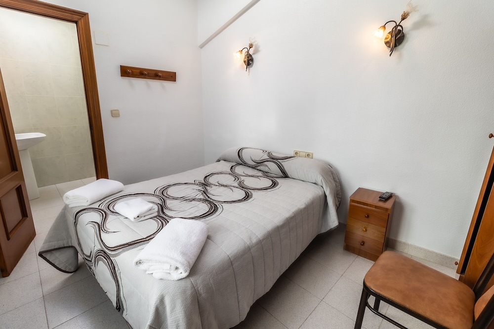 hostal restaurante la buena villa by vivere stays