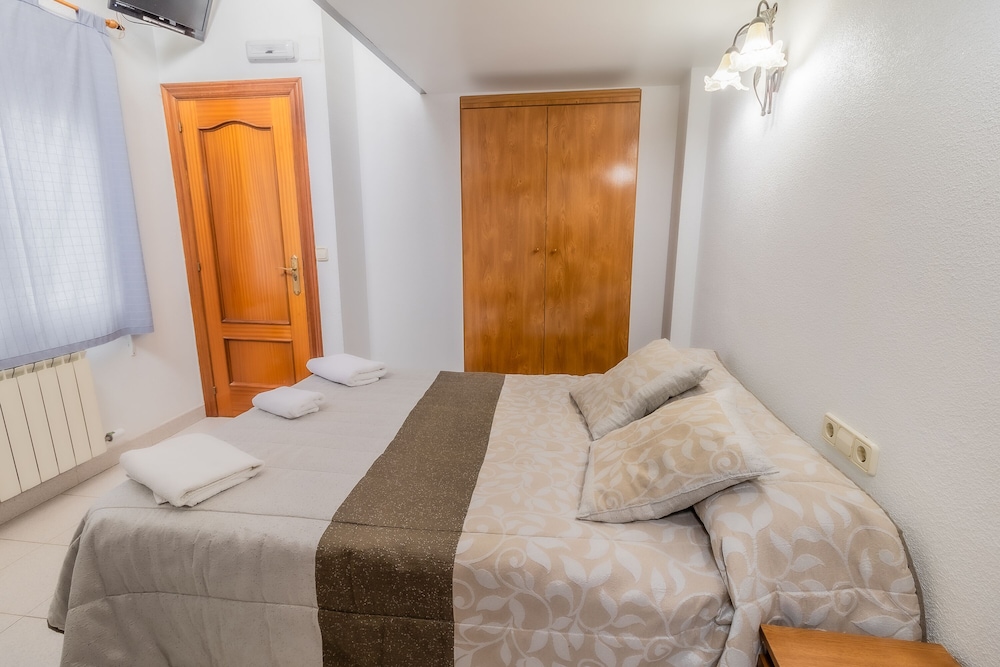 hostal restaurante la buena villa by vivere stays