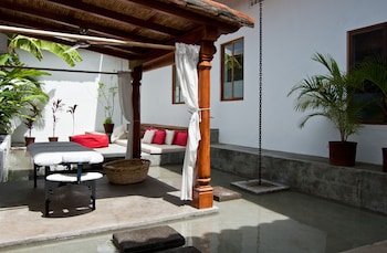 los patios hotel