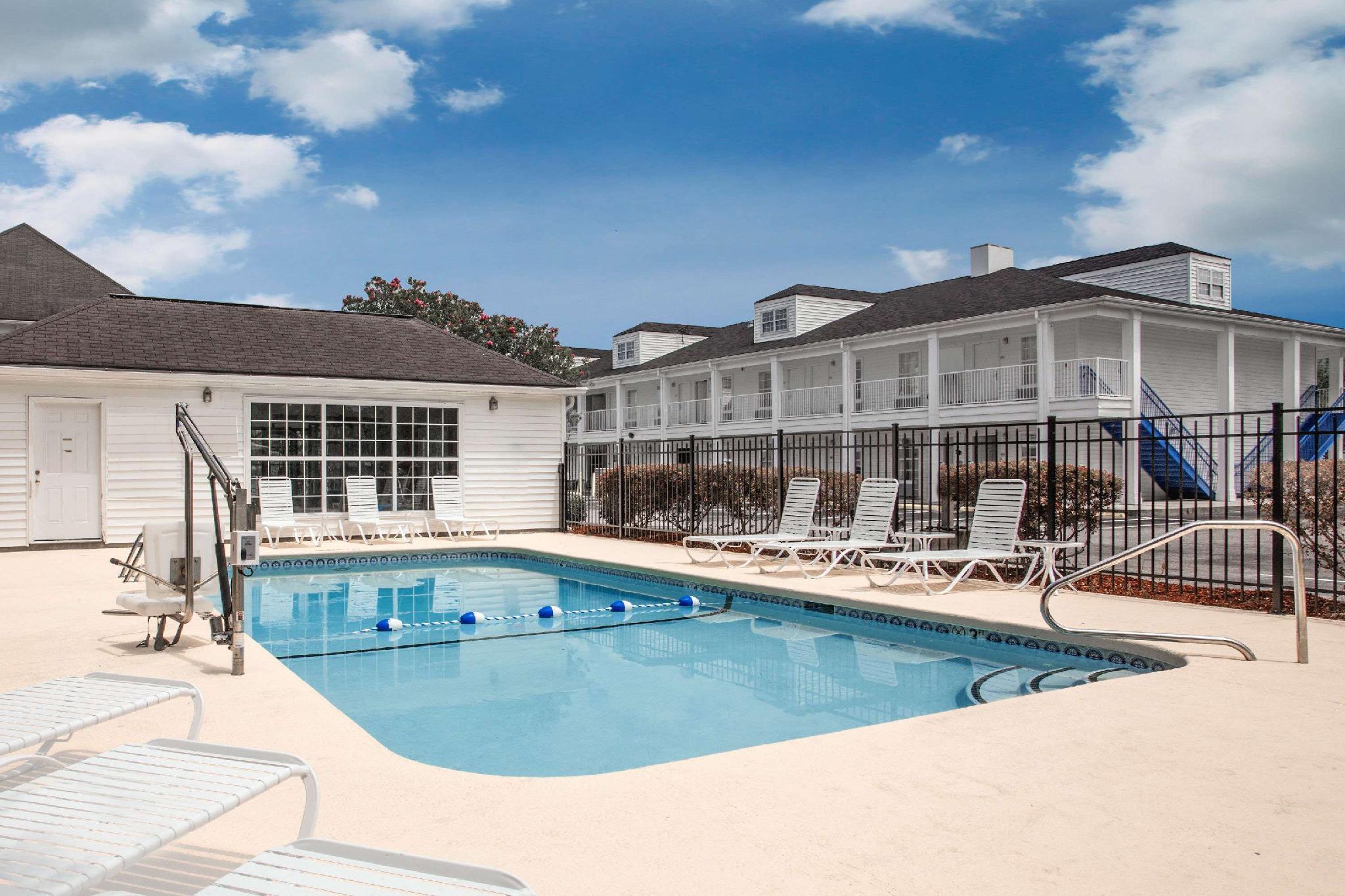 Baymont By Wyndham Brunswick Ga,Near Glynn Place Mall,3 star