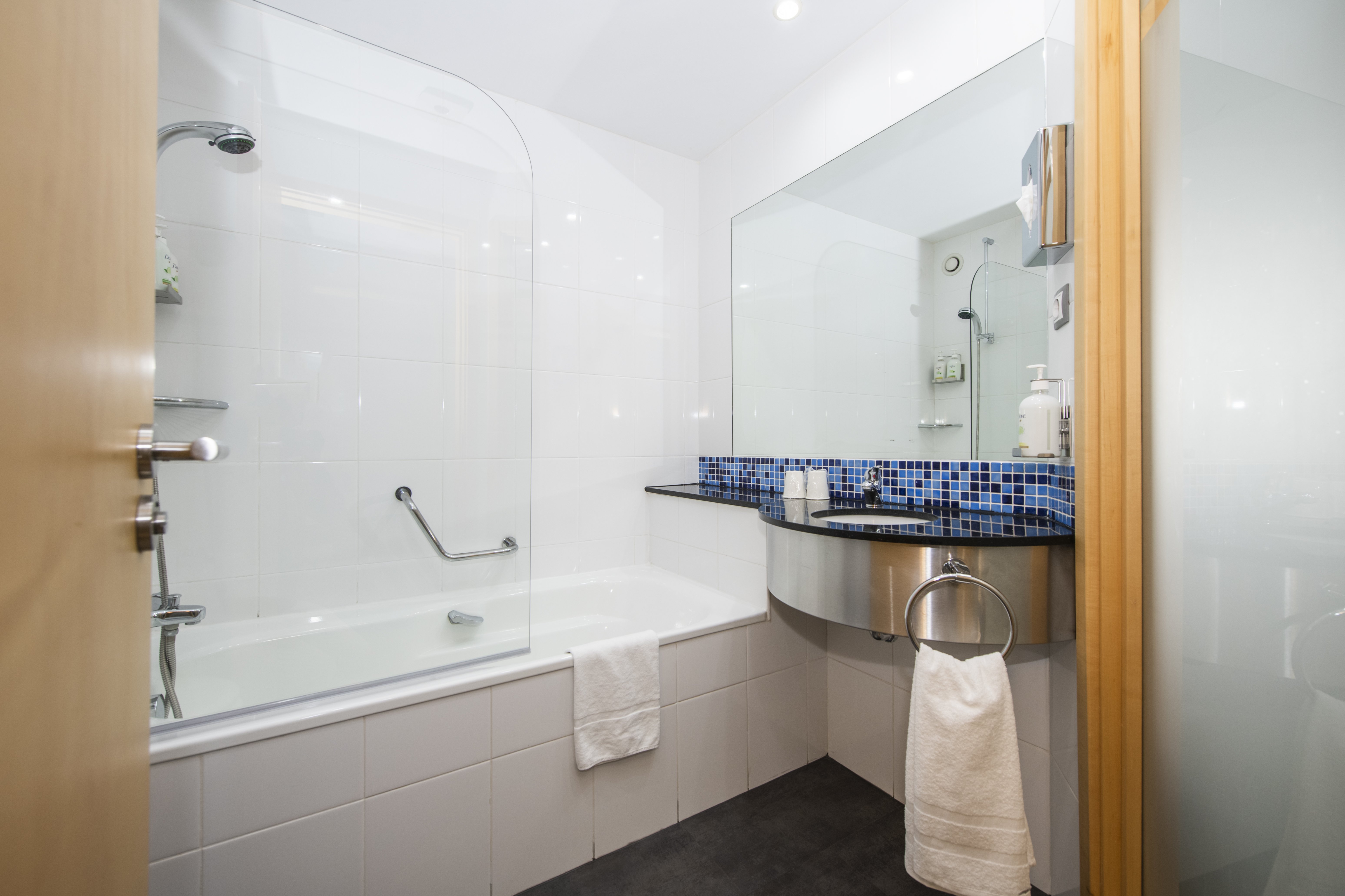 holiday inn express barcelona city 22 by ihg