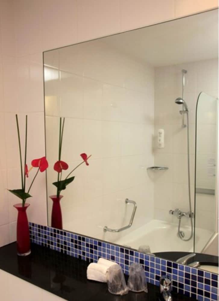 holiday inn express barcelona city 22 by ihg