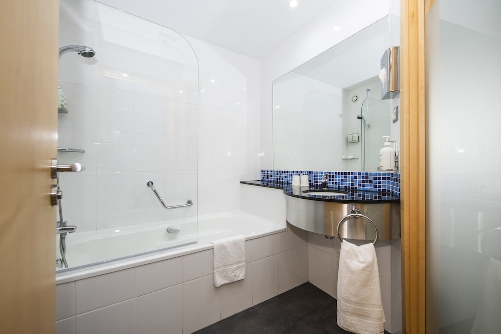 holiday inn express barcelona city 22 by ihg