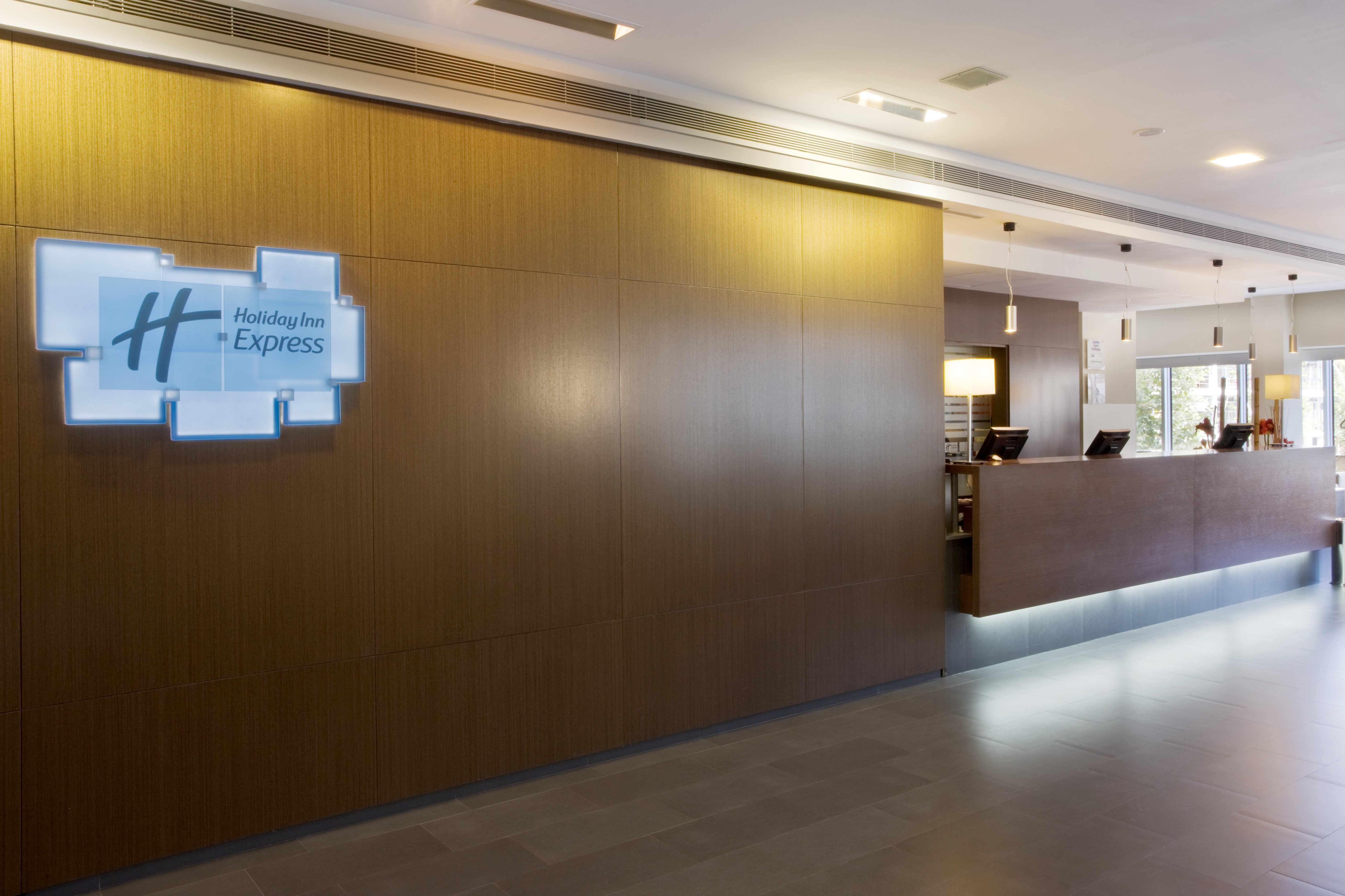 holiday inn express barcelona city 22 by ihg