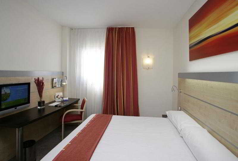 holiday inn express barcelona city 22 by ihg