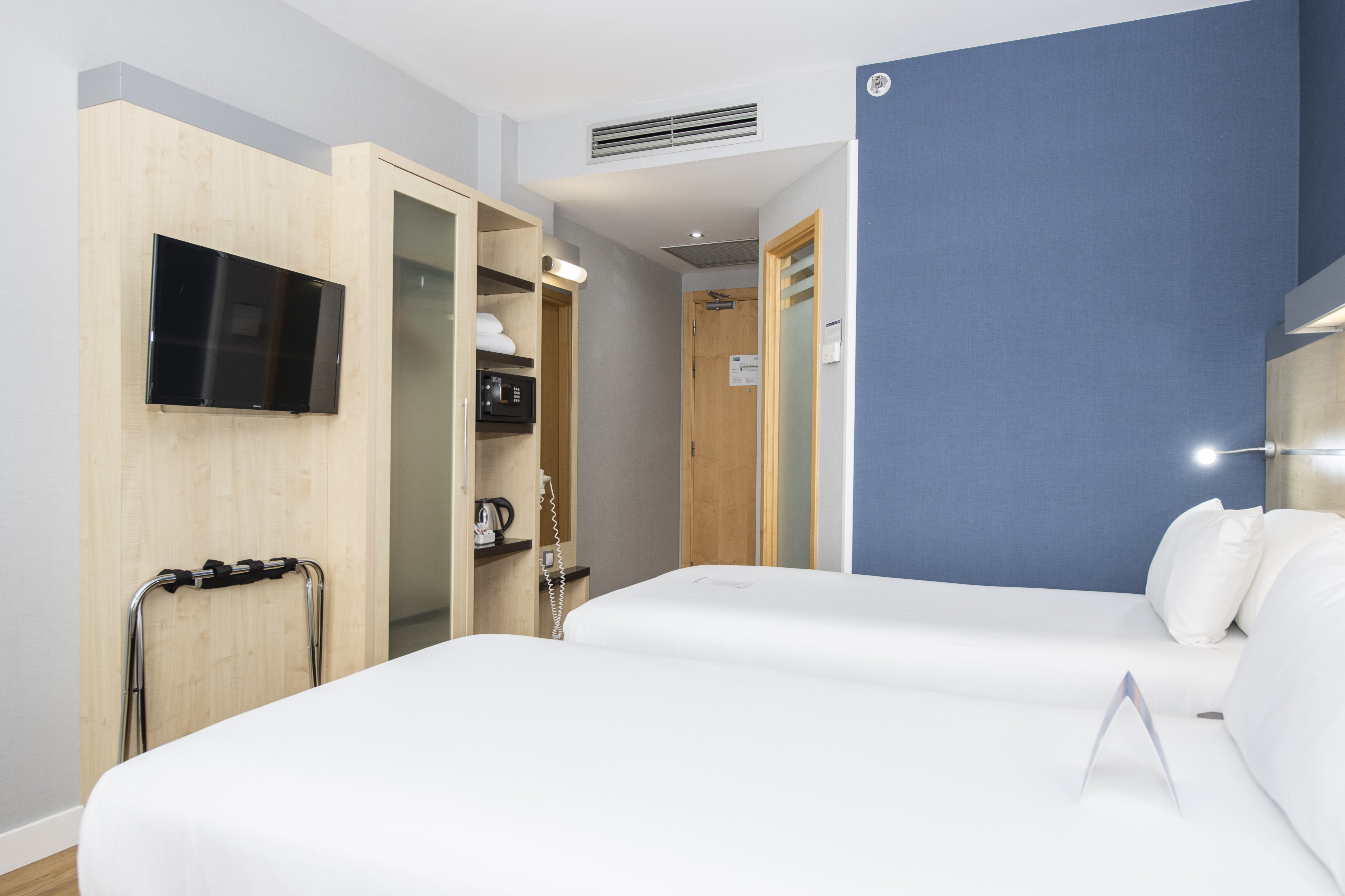 holiday inn express barcelona city 22 by ihg