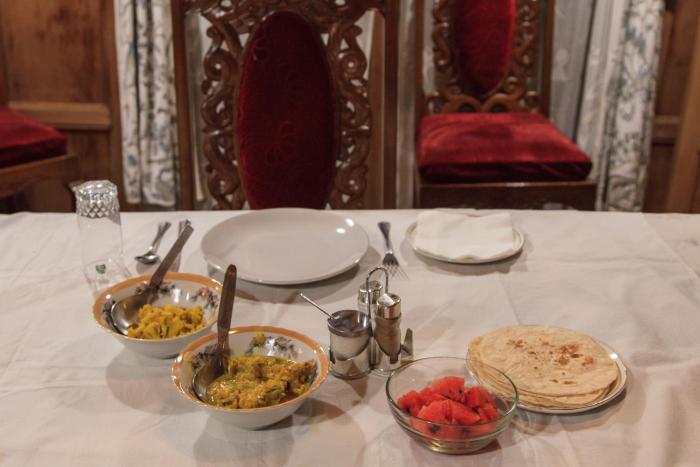 house boat hardy palace