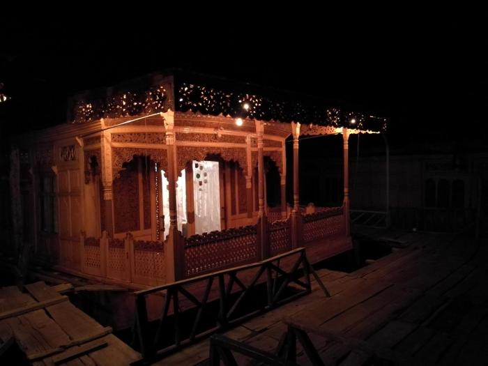 house boat hardy palace