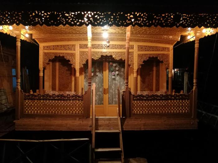 house boat hardy palace