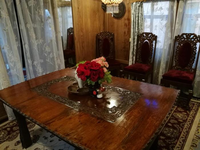 house boat hardy palace