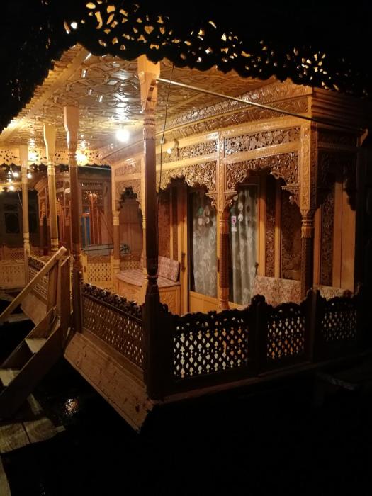 house boat hardy palace