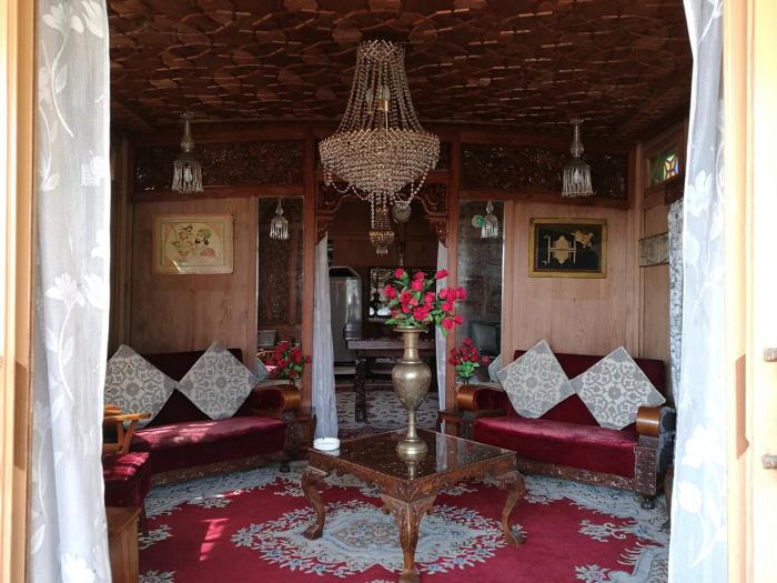 house boat hardy palace