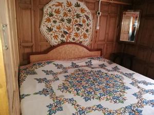 house boat hardy palace