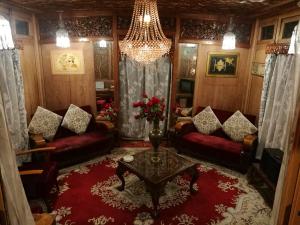 House Boat Hardy Palace,Dal Lake>>Srinagar,3 star