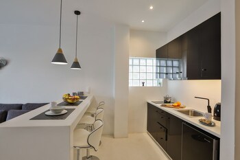 penthouse and apartments by the sea near airport