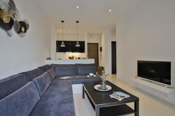 penthouse and apartments by the sea near airport