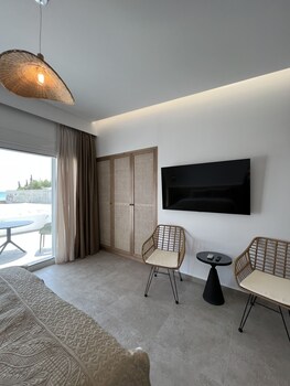 penthouse and apartments by the sea near airport