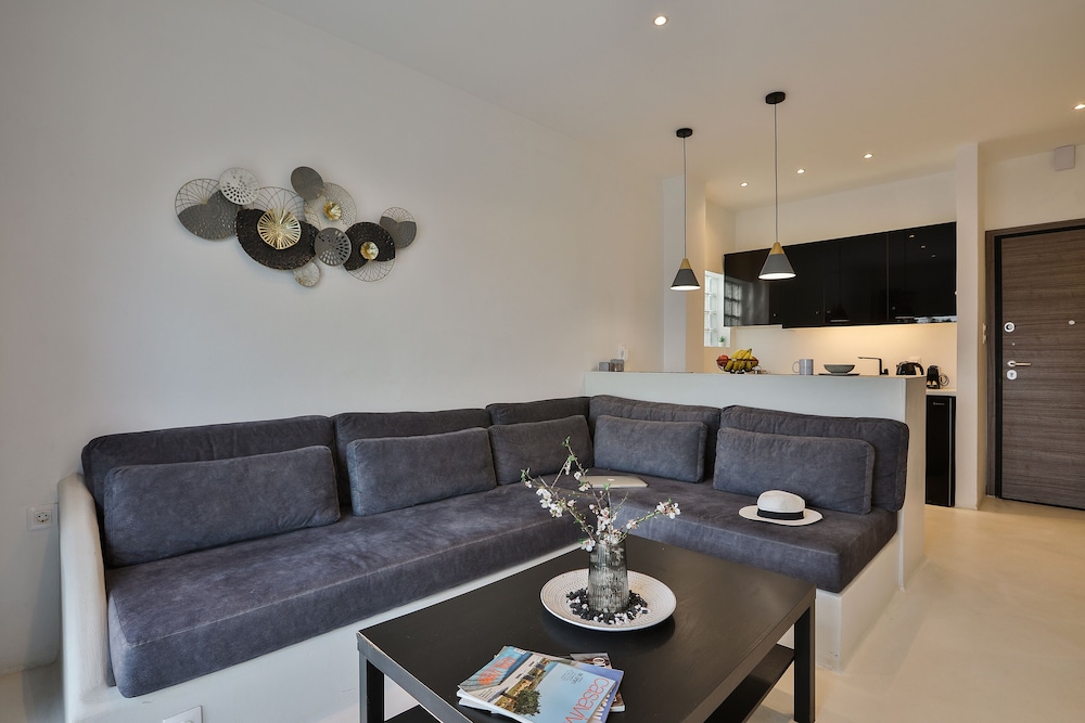 penthouse and apartments by the sea near airport