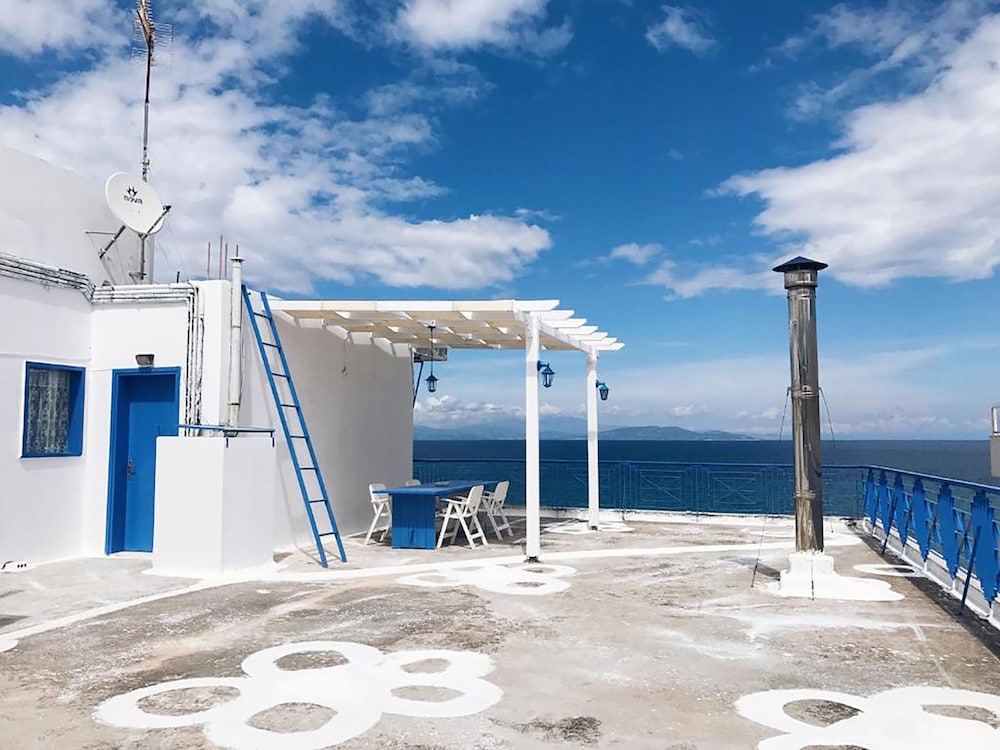 penthouse and apartments by the sea near airport
