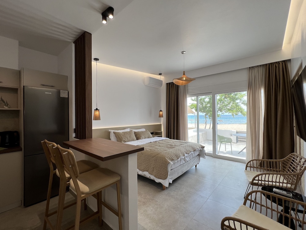 penthouse and apartments by the sea near airport
