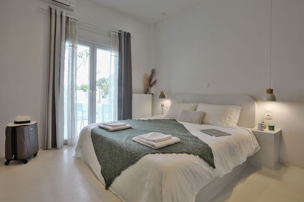 penthouse and apartments by the sea near airport