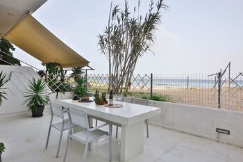 penthouse and apartments by the sea near airport