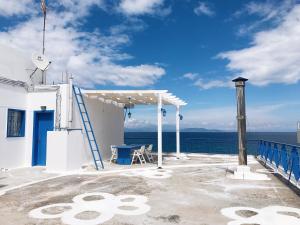 penthouse and apartments by the sea near airport
