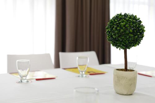 leonardo hotel negev