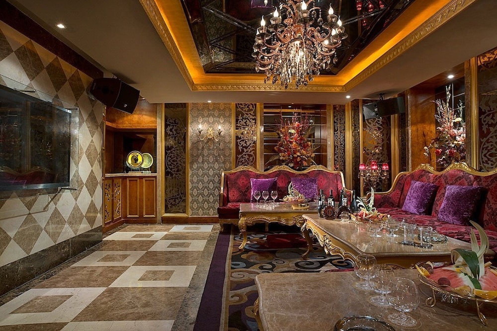 celebrity international grand hotel