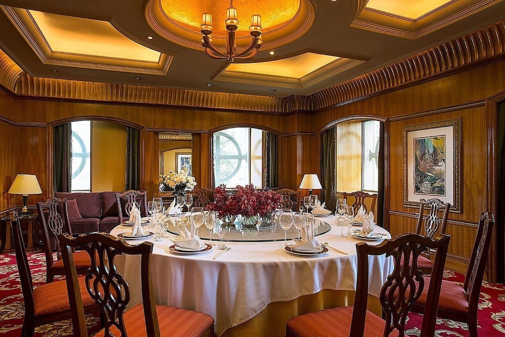 celebrity international grand hotel