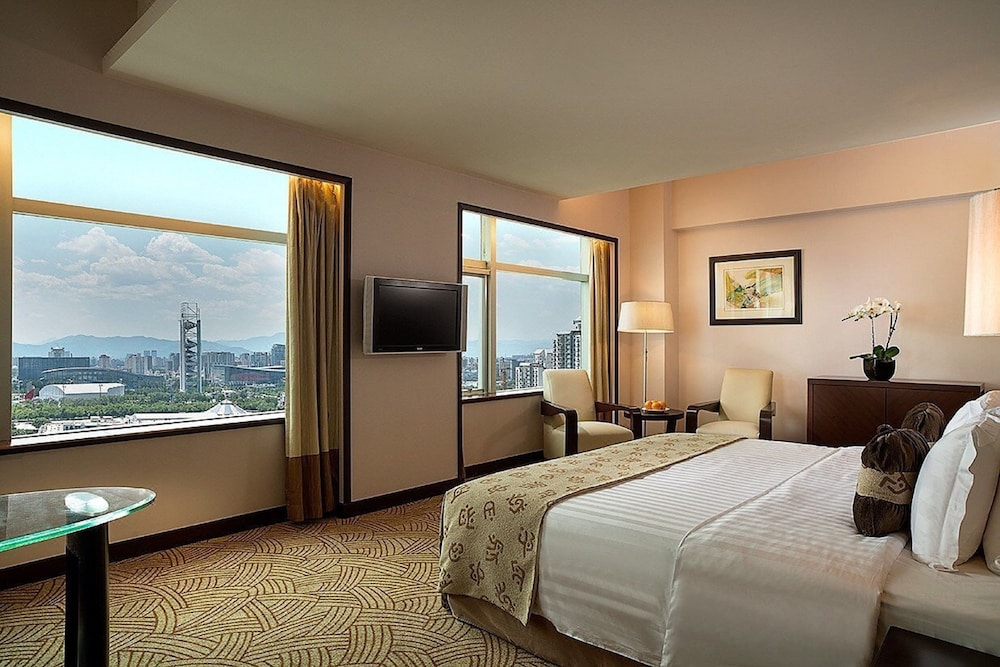 celebrity international grand hotel