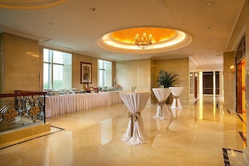 celebrity international grand hotel