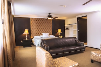 hotel clara luna