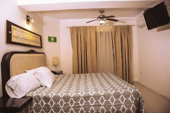 hotel clara luna
