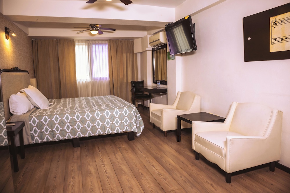hotel clara luna