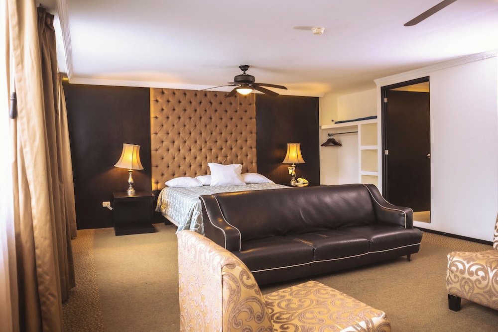 hotel clara luna