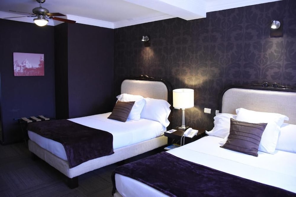 hotel clara luna