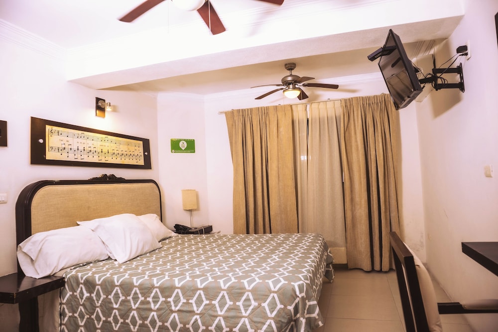 hotel clara luna