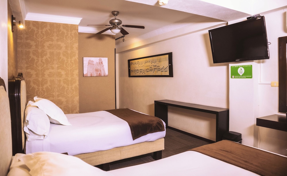 hotel clara luna