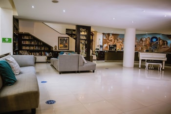 hotel clara luna