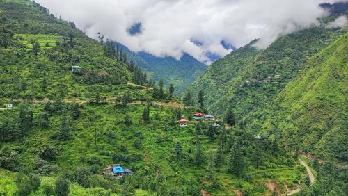 Tirthan Valley Luxmi Homestay,Kotla>>Gushaini,0 star