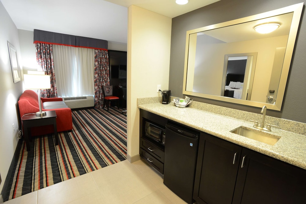 hampton inn and suites albany at albany mall