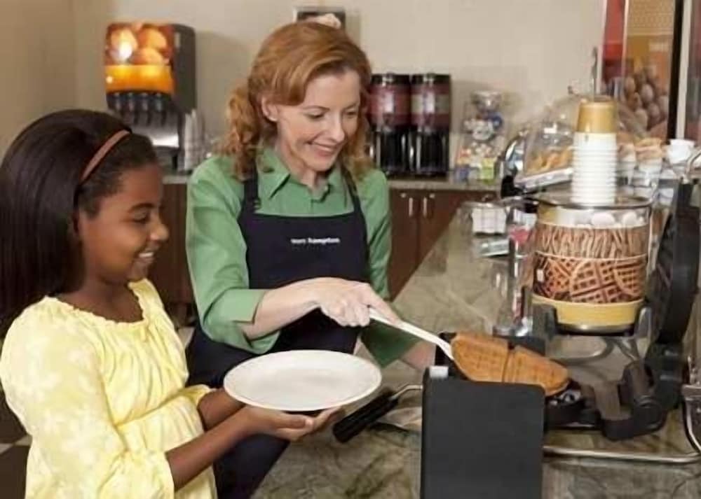 hampton inn and suites albany at albany mall