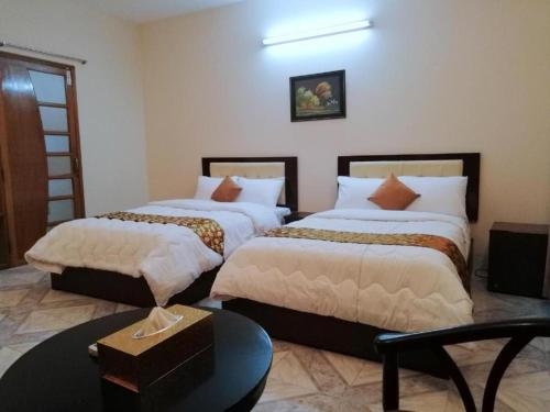 maple crest service apartment