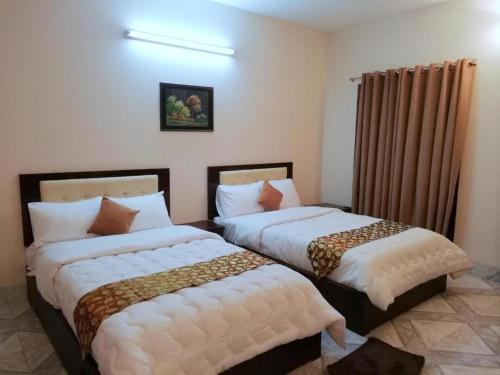 maple crest service apartment