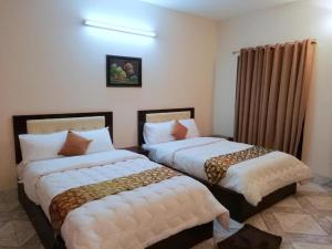 maple crest service apartment