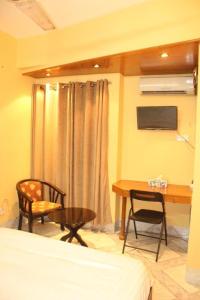 maple crest service apartment