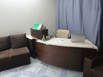 maple crest service apartment